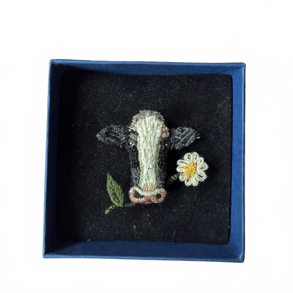NEW TROVELORE happy cow brooch in white multi